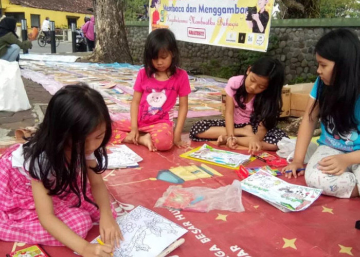 Komunitas Gabut Gelar Lapak Buku dan Mewarnai di Gelora Sanden