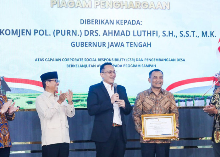 Sukseskan Pengelolaan Sampah Jawa Tengah, Ahmad Luthfi Raih Penghargaan Bergengsi Kemendes PDT