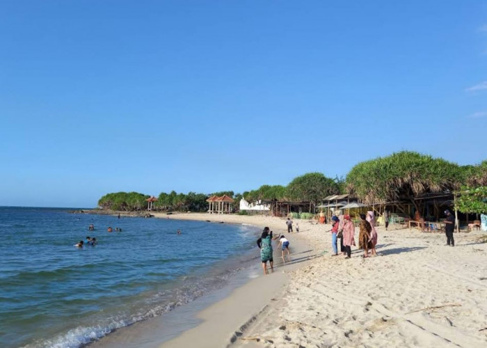 LIBUR TELAH TIBA! Pantai Empu Rancak Pantai Terindah dengan Pasir Putih di Jepara