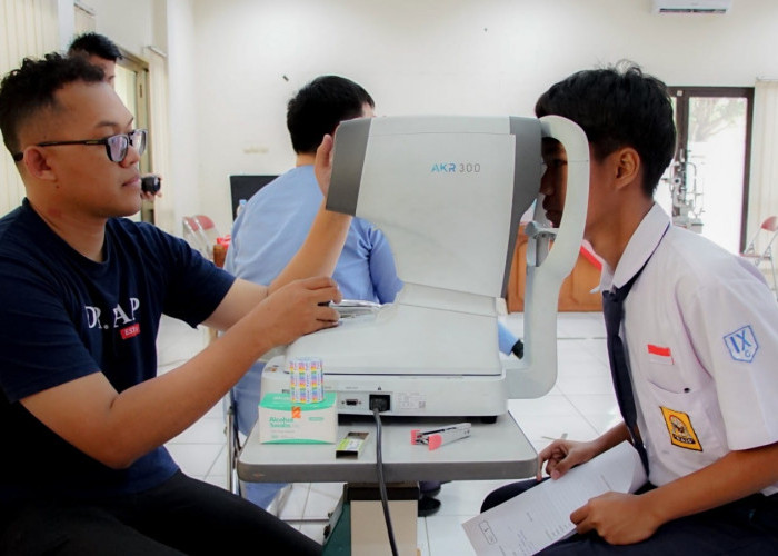 50 Siswa Tempuran Magelang Dapat Kacamata Gratis, Tak Lagi Kabur Lihat Papan Tulis