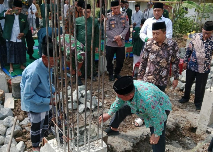 Warga NU Ngombol Purworejo Gotong Royong Bangun Gedung MWC