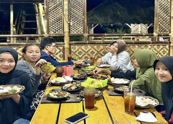 Habiskan Waktu di Resto Rekomendasi Keluarga di Penyetan Sambel Gami Purwokerto Vibes Pedesaan!