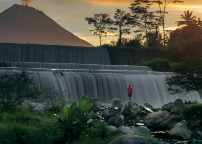 Melihat Gagahnya Gunung Merapi Dari Balik Objek Wisata Watu Nganten Magelang