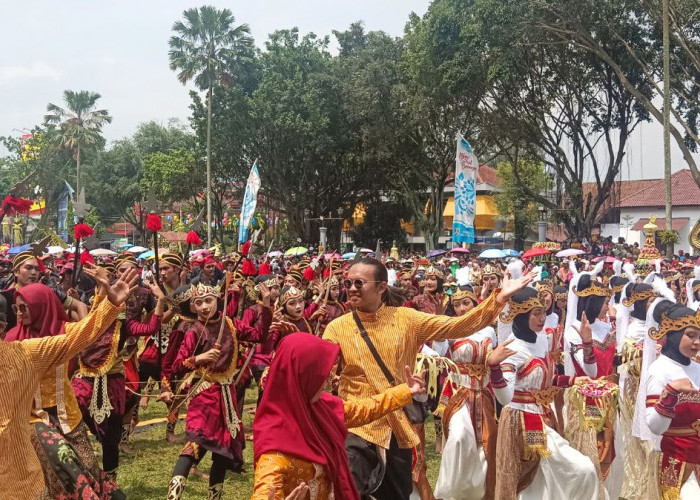 Ratusan Penari Kota Magelang Meriahkan Pesta Rakyat Grebeg Gethuk 2024 di Alun-alun