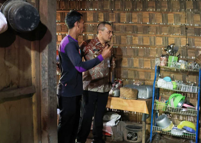 Ahmad Luthfi Tinjau Rumah Beralas Tanah di Semarang, Salurkan Bantuan RTLH Rp 20 Juta