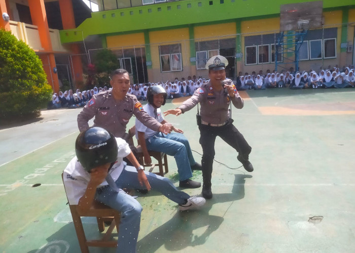 Pelajar SMKN 2 Magelang Mendapatkan Edukasi Tertib Berlalu Lintas