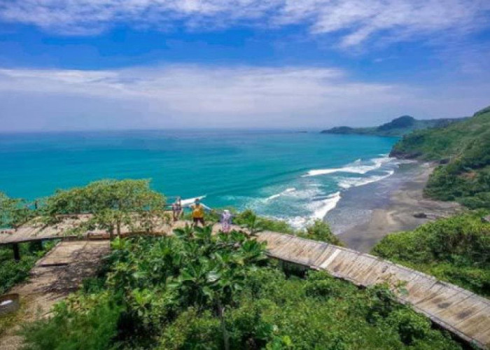 Menjelajah Pantai Surumanis : Pesona Keindahan yang Menakjubkan di Kebumen