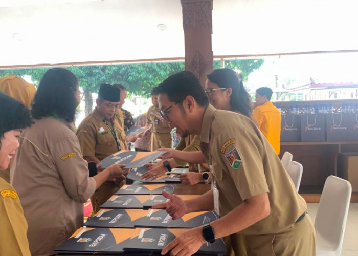 52 ASN Kota Magelang Terima SK Pensiun, Walikota Buka Ruang Kritik Purnatugas