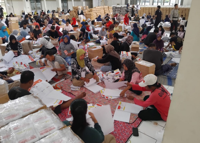Surat Suara DPR RI Dilipat di GOR Gemilang Kompleks Setkab Magelang