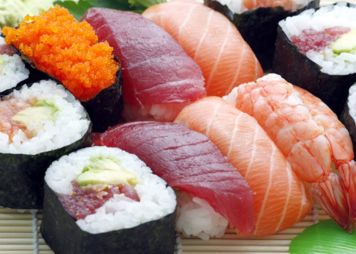 Makanan sushi adalah makanan khas Jepang