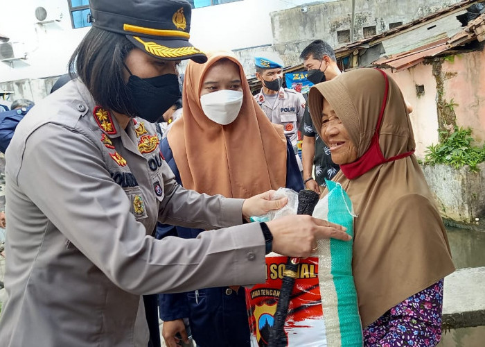 Sasar Warga Sekitar Lingkungan, Polres  Magelang Kota Salurkan 2 Ton Beras 