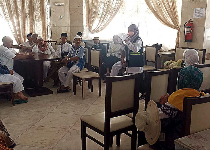 Lansia Resti, Jemaah Haji asal Wonosobo Terima Penyuluhan Kesehatan di Madinah