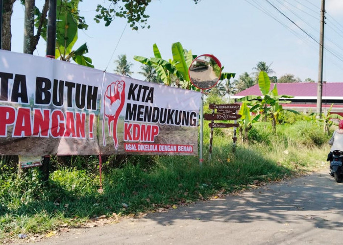 Warga Madusari Secang Magelang Pasang Spanduk Protes, Tagih Janji Perbaikan Lapangan Desa