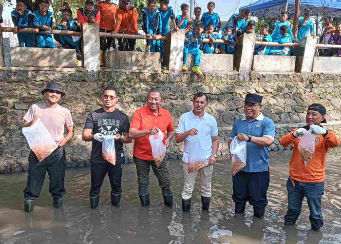Gotong Royong Warga Kramat Selatan Magelang Bersihkan Kali Bening dan Tebar 2.000 Ikan Nila