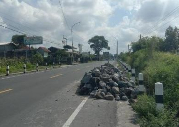 Tabrak Tumpukan Material di Pinggir Jalan Palbapang-Mendut, Seorang Gadis Meninggal Dunia