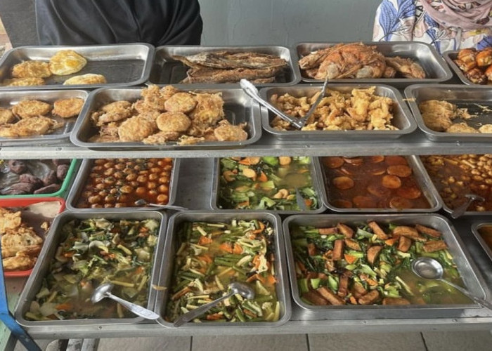 Cuma di Warung Makan Madona Magelang Tersedia 100 Menu, Harga Murah Meriah yang Cocok Buat Anak Kost!