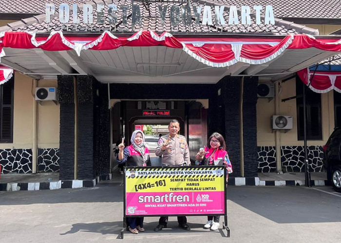 Smartfren Bekerja Sama dengan Satlantas Polresta Yogyakarta Sebar Pembatas Jalan untuk Keselamatan Pengendara