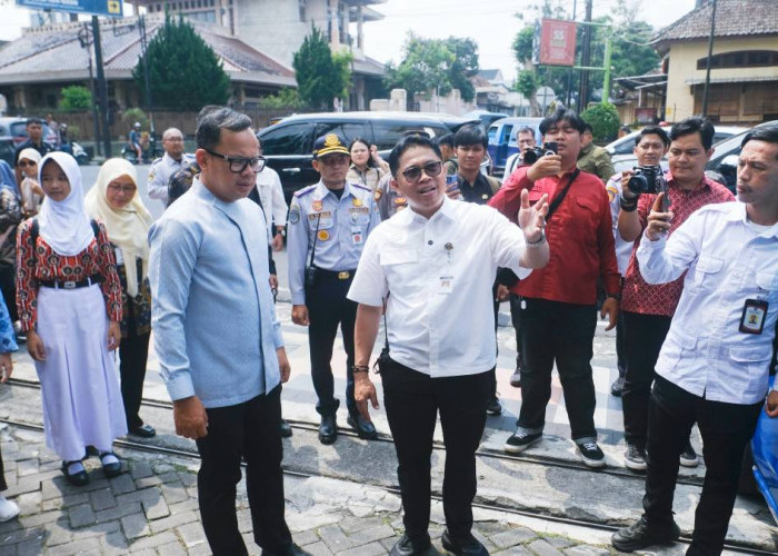 Pangkas Konsumsi BBM, Wamendagri Bima Arya Puji Inovasi Angkutan Jempol Kota Magelang