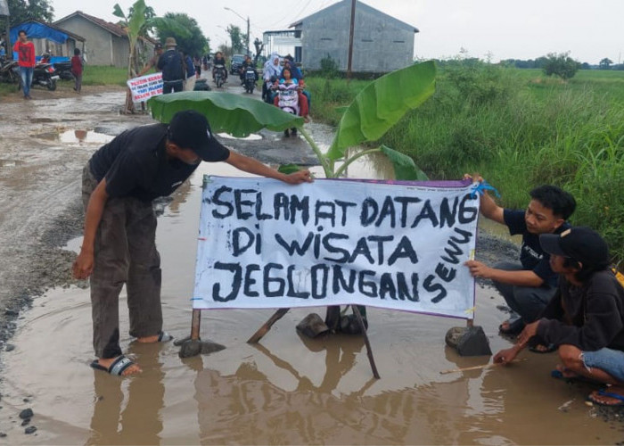 Jalan Pagerbarang Tegal Masih Rusak, Warga Tagih Janji