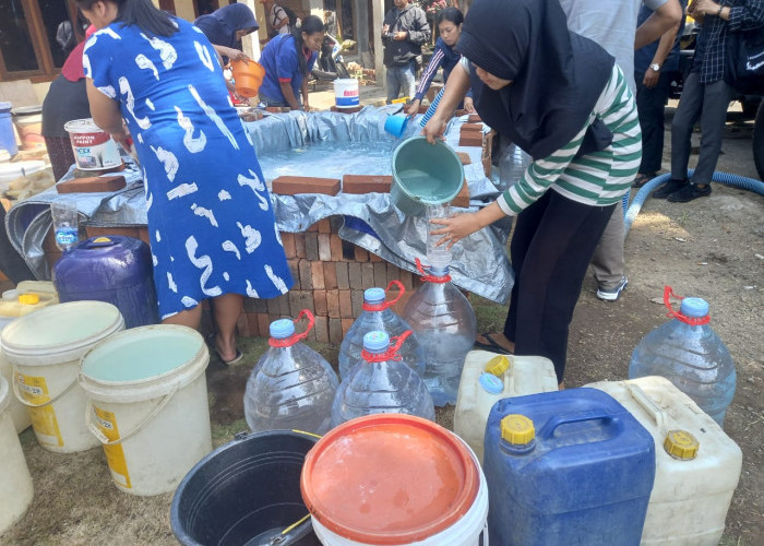 Kesulitan Air, Warga Dusun Tepu Dlimas Tegalrejo Mendapatkan Bantuan Air Bersih