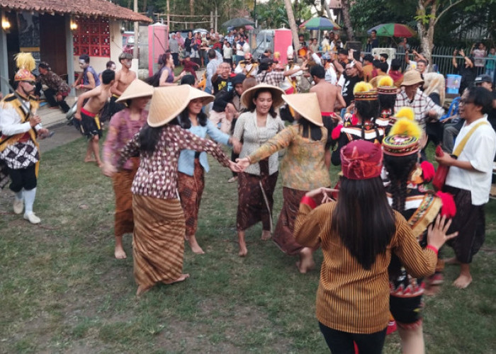 Komunitas Lima Gunung Pentas di Rumah Budaya Tjokrodipo Purworejo, Ajang Temu Kangen
