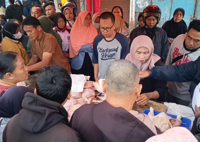 Daging Ayam Rp 25 Ribu per Kg Diserbu Warga, 1,5 Ton Ludes di Muntilan Magelang