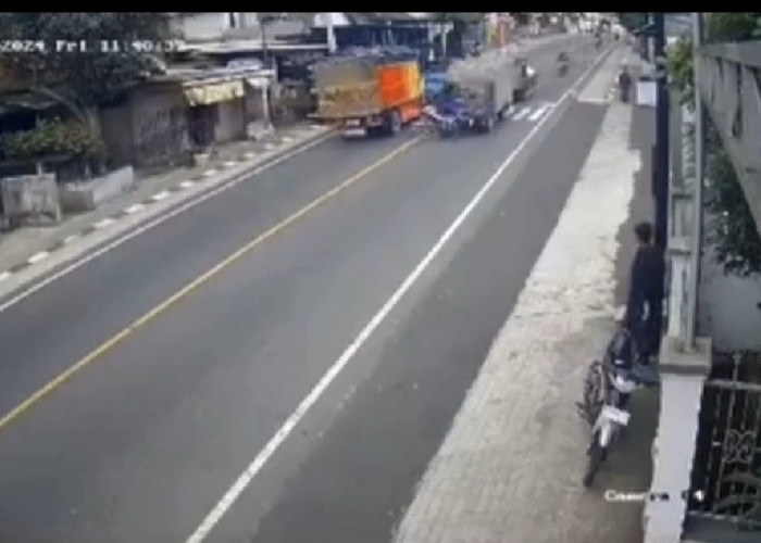 Sepeda Motor vs Mobil Boks di Temanggung, Korban Dilarikan ke RS