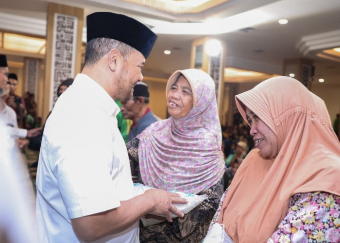 Gubernur Jateng Ahmad Luthfi Salurkan 4 Ton Zakat Fitrah untuk Ribuan Mustahiq