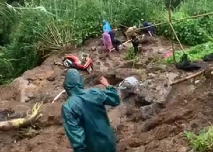 Longsor Timbun Lima Motor di Parkiran Curug Sikarim Wonosobo, Jalur ke Dieng Dipastikan Aman