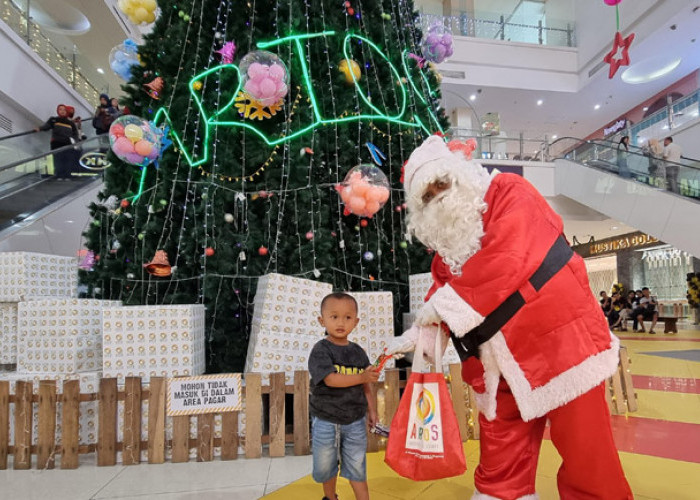 Meriah!! Artos Mall Hadirkan Pohon Natal Setinggi 12 Meter, Ada Momen Foto Bareng Santa Gratis
