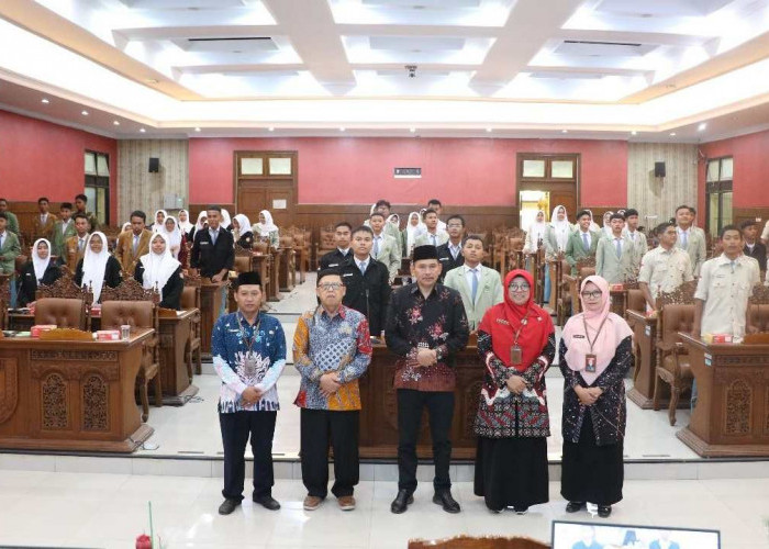 Siswa MAN 1 Magelang Dalami Proses Aspirasi di DPRD Kabupaten Magelang