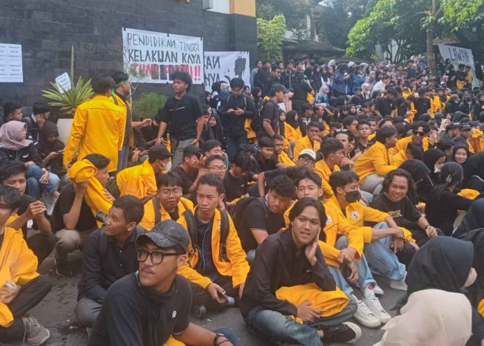 Puluhan Mahasiswa Untidar Magelang Demo Arogansi Dosen