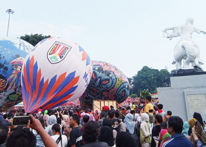 Ada Balon Gagal Mengudara, Penonton di Alun-Alun Magelang Kecewa: Tempat Sempit, Parkir juga Sulit