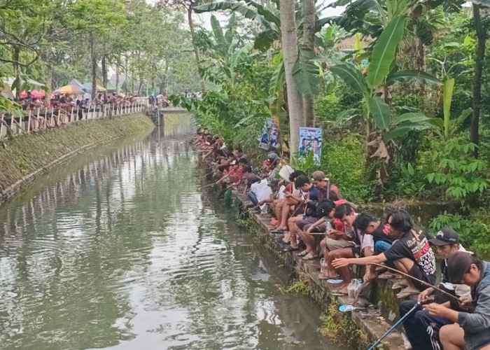 Ratusan Warga Kota Magelang Ramaikan Mancing Gratis Paslon Damai