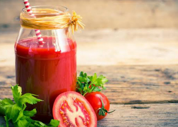  Tinggi Antioksidan dan Vit C! Cek 7 Manfaat Kecantikan yang Bisa Kamu Dapat Jika Rutin Mengonsumsi Jus Tomat 