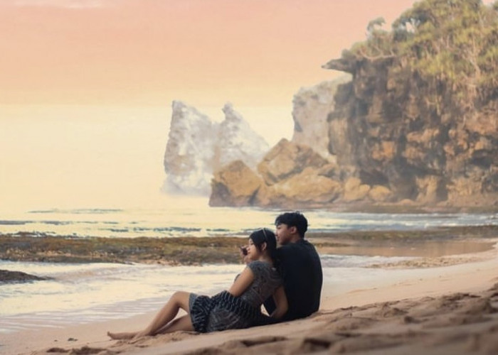 Yuk Nikmati Keindahan Pantai Midodaren dari Atas Bukit Hijau dengan HTM Cuma Rp 5 Ribuan! 