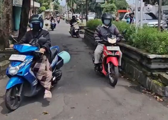 Cara Unik Polisi Magelang Tangani Pelanggar Jalur Lambat, Ajak Hormat Hingga Les Privat Rambu