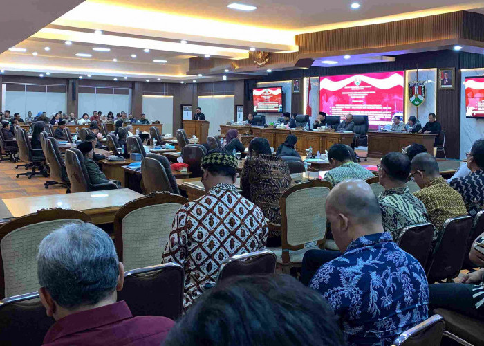 Ketok Palu! DPRD Kota Magelang Rampungkan Pembahasan Lima Raperda di Akhir Tahun 2025