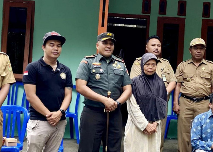 Penuh Haru, Rumah Pasangan Lansia di Salaman Magelang Dibedah TNI dan Sandal Jepitan