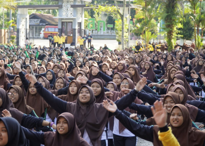  Jalan Sehat dan Senam Aerobik Meriahkan Haornas MA dan MTs An-Nawawi