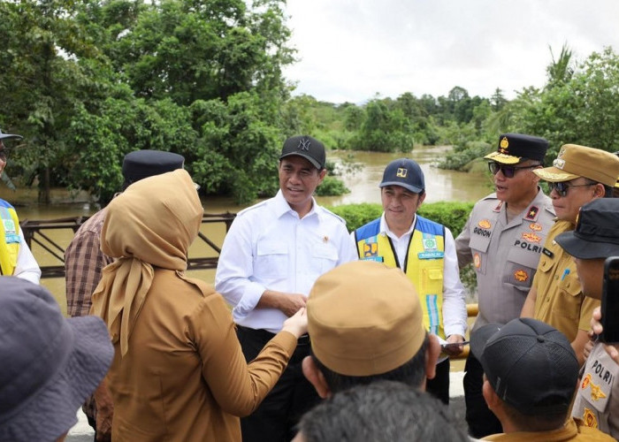 Pulihkan Dampak Banjir Sultra, Mentan Amran Salurkan Bantuan Rp10 Miliar