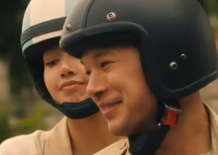 Lisa terlihat diberi tunggangan oleh Gaitok (Tayme Thapthimthong)