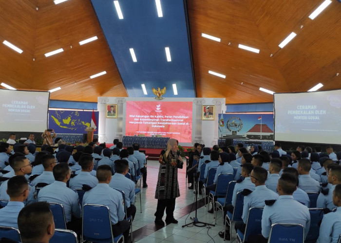 Mensos RI, Tri Rismaharini Beri Motivasi Siswa SMA Taruna Nusantara Magelang