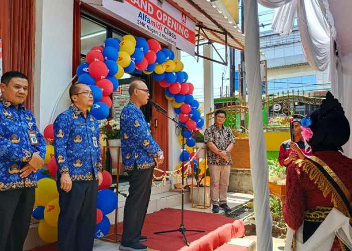 PT Midi Utama Luncurkan Alfamidi Class di SMKN 2 Magelang