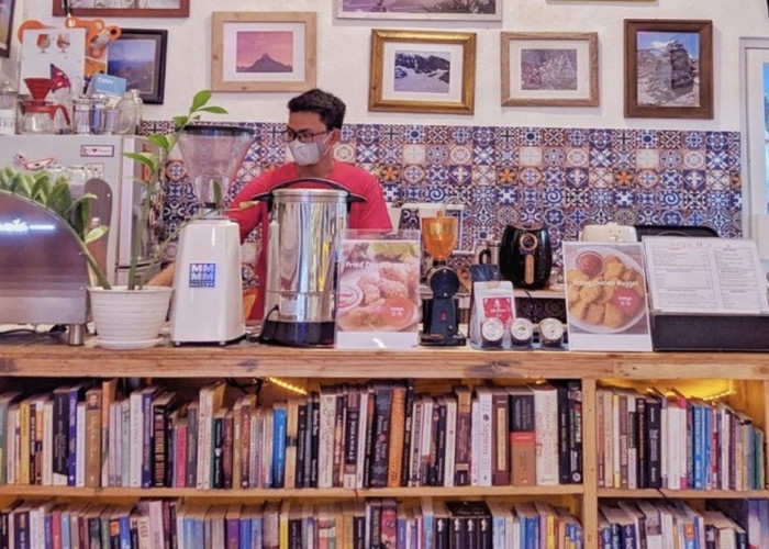Nepa Mountain, Book & Coffe, Hobi yang Diabadikan oleh Pemilik Cafe Unik di Jogja  