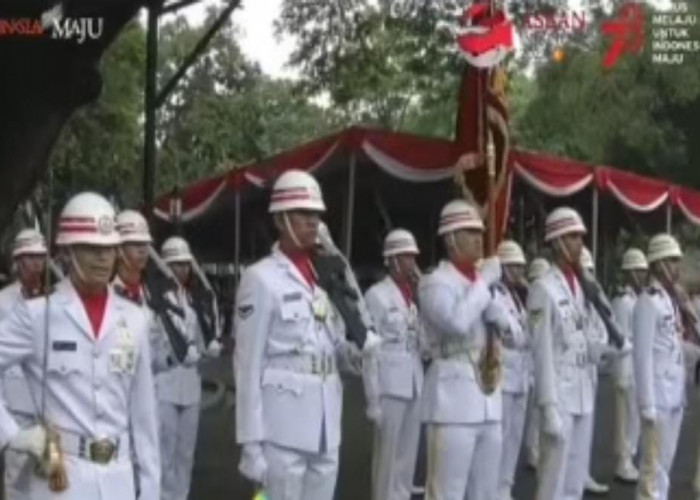 Diduga Kelelahan, Komandan Pasukan Jatuh Pingsan Saat Pelantikan Perwira TNI-Polri 2023   