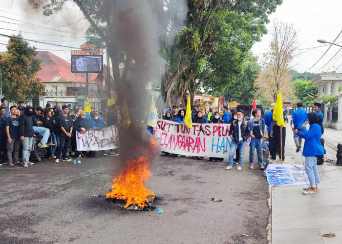 Tolak Harga BBM Naik, Mahasiswa di Wonosobo Giring Pimpinan DPRD Kirim Surat Penolakan ke Jakarta