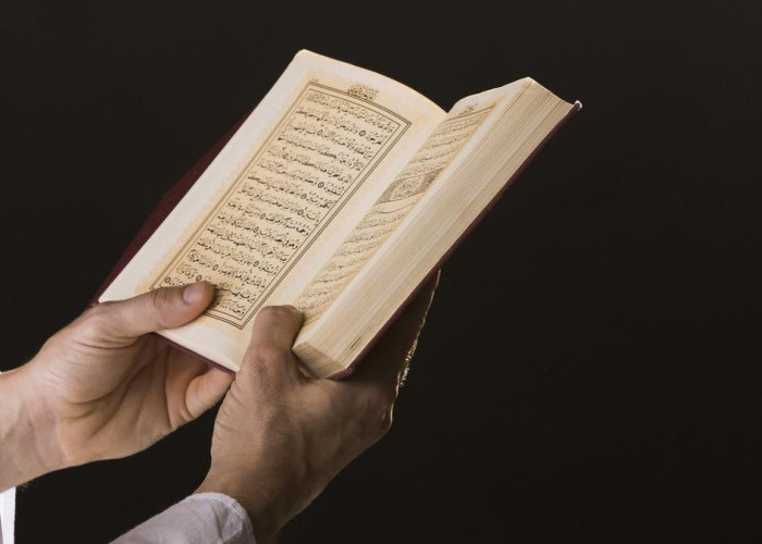 Memuliakan Hari Jumat dengan Memperbanyak Membaca Al Qur’an, Berdzikir dan Bershalawat