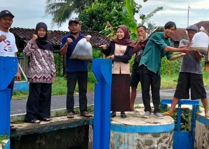 Selamatkan Sungai, Forum Komunikasi Mahasiswa Purworejo Tebar Benih Ikan