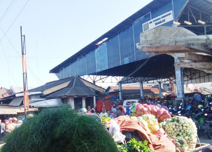 Petani Sayur Pasar Ngablak Magelang Keluhkan Harga Sayur yang Masih Lesu